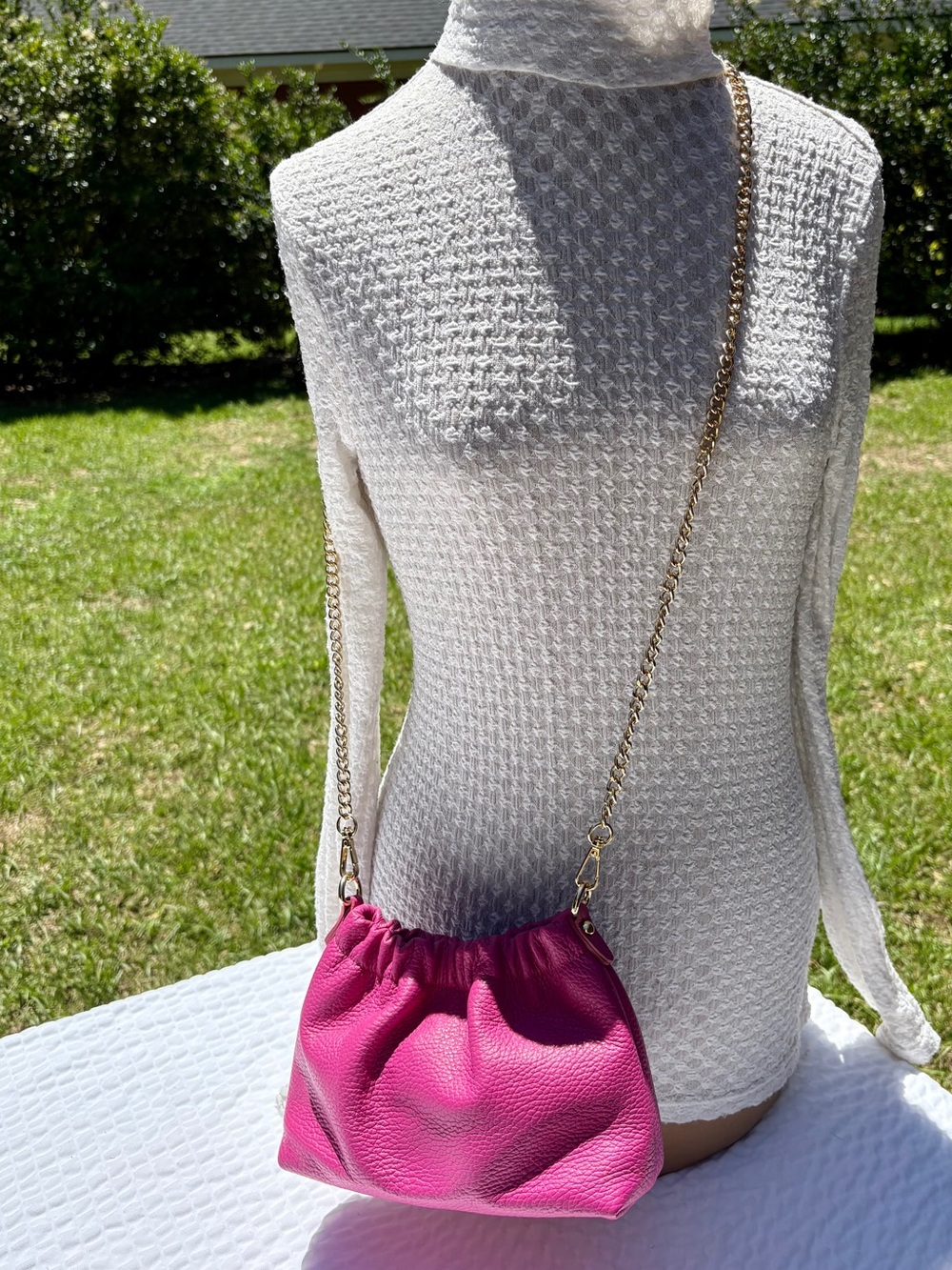 Vera Pelle Italian Made Leather Pouchinette Detachable shiny Gold Chain EUC